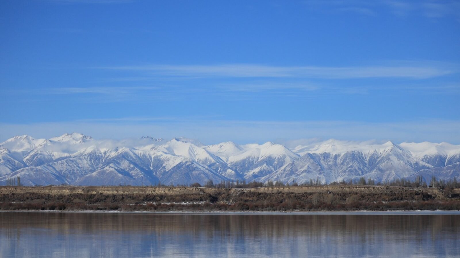 Issyk kul calm, Kyrgyzstan